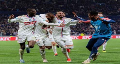 ثنائية لاكازيت تقود أولمبيك ليون للتأهل لنهائي كأس فرنسا